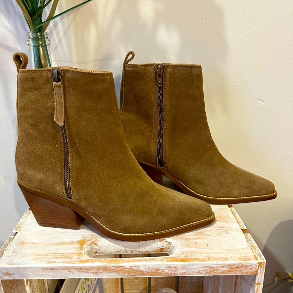 House of Harlowe 1960 Suede Ankle boots 
size 7 1/2